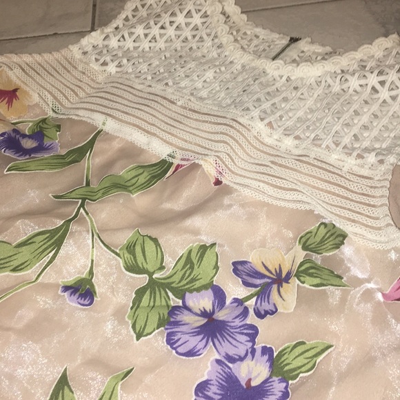 A beautiful blouse - Picture 3 of 4